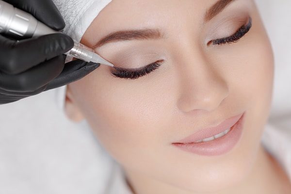 Permanent Make up of Eye Liner at iBrow Ahmedabad